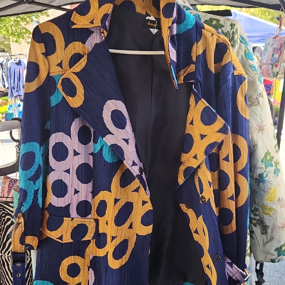 Vibrant Women's Blazer with Geometric Design
